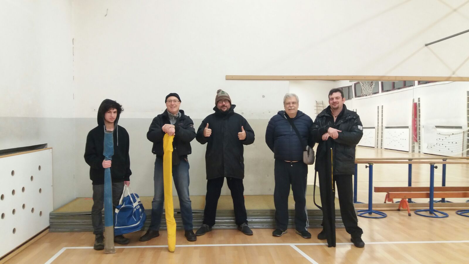 stage fondazione scuola Seikikan, squadra carico e scarico tatami